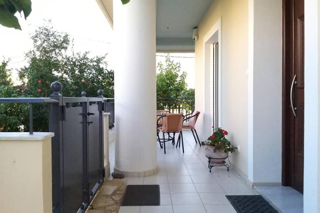 New, Bright, Cozy, Autonomous Apartment With Private Entrance And Garden, 42 M2, 5Min To The Beach And City Center Kalamata Luaran gambar