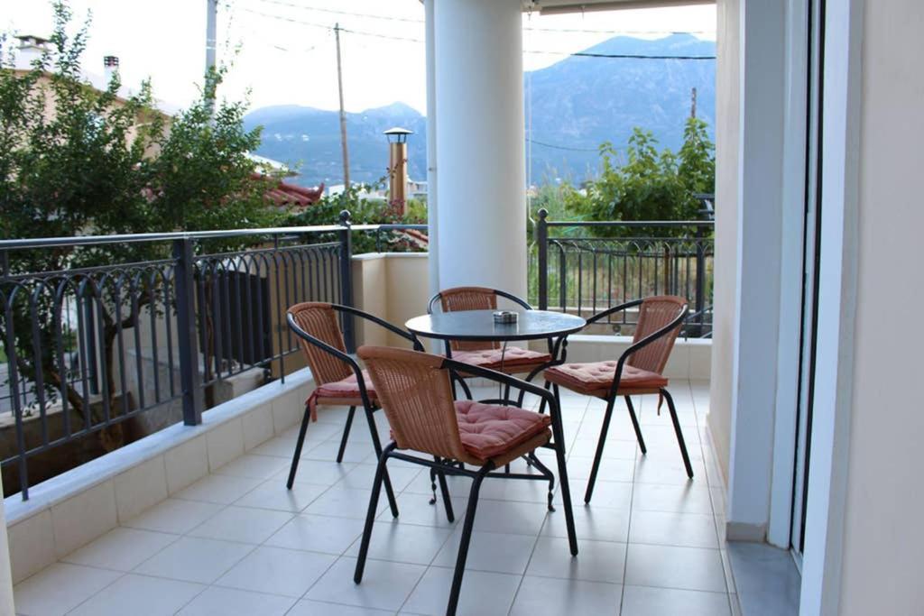 New, Bright, Cozy, Autonomous Apartment With Private Entrance And Garden, 42 M2, 5Min To The Beach And City Center Kalamata Luaran gambar