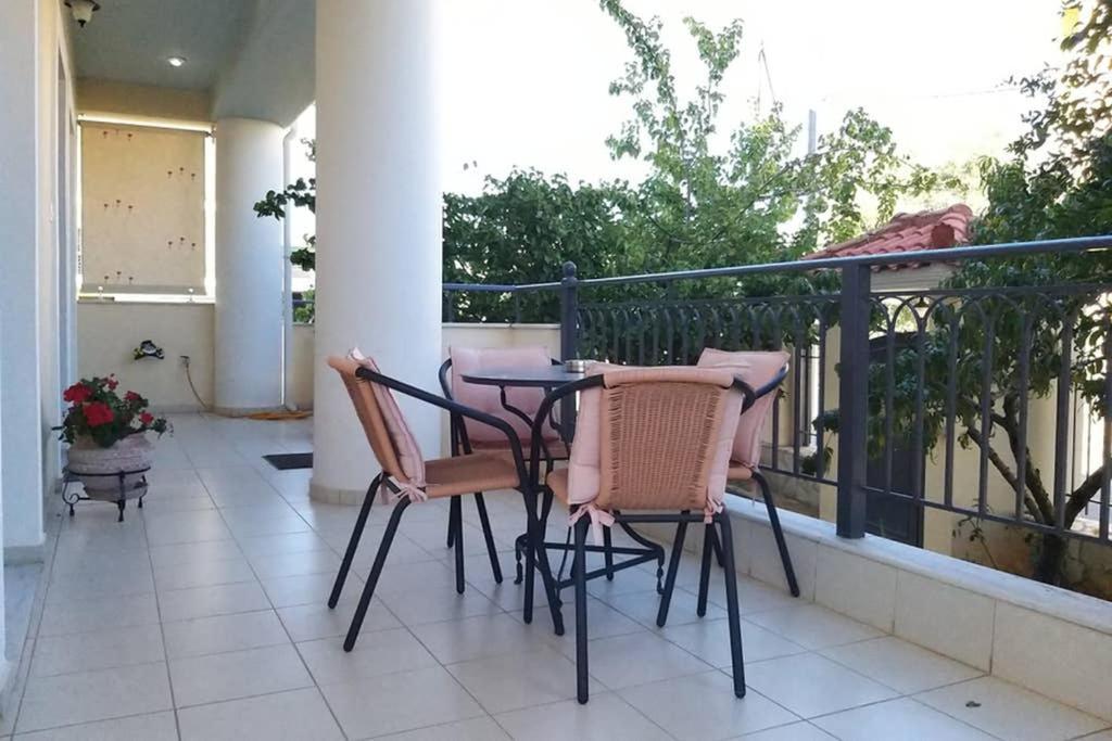 New, Bright, Cozy, Autonomous Apartment With Private Entrance And Garden, 42 M2, 5Min To The Beach And City Center Kalamata Luaran gambar