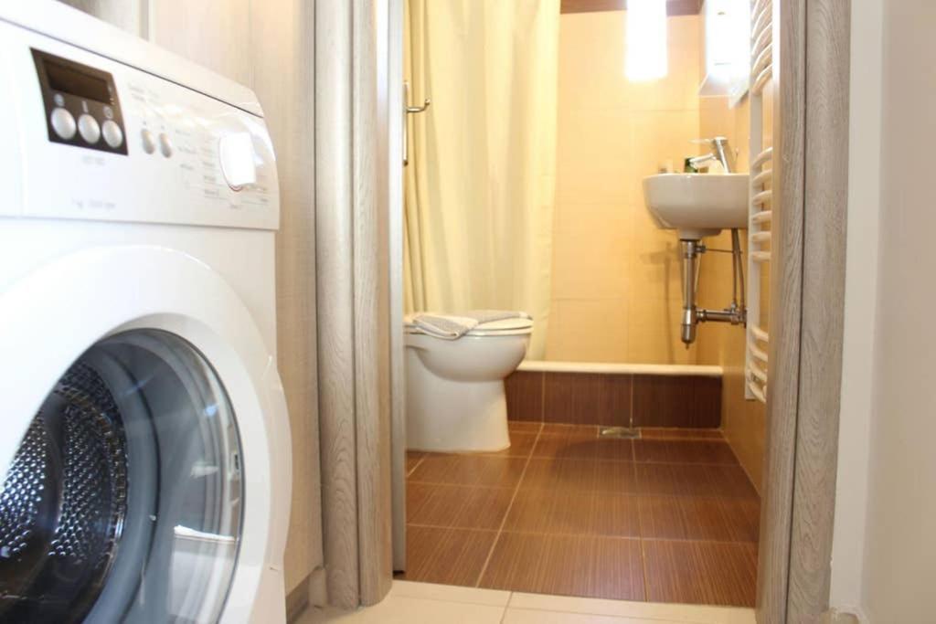 New, Bright, Cozy, Autonomous Apartment With Private Entrance And Garden, 42 M2, 5Min To The Beach And City Center Kalamata Luaran gambar