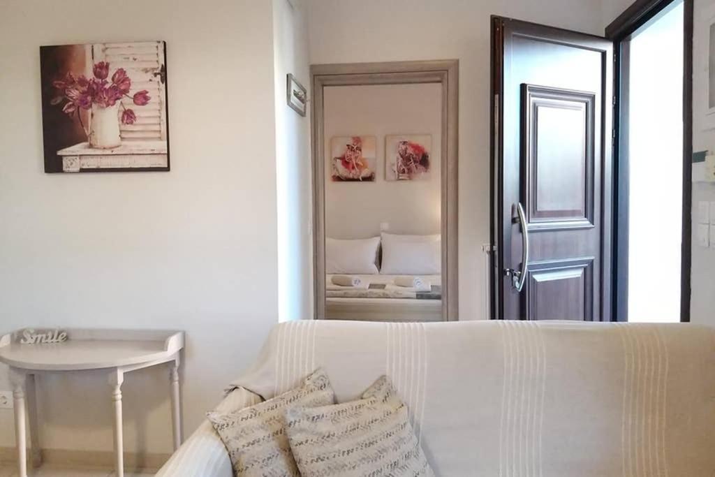New, Bright, Cozy, Autonomous Apartment With Private Entrance And Garden, 42 M2, 5Min To The Beach And City Center Kalamata Luaran gambar