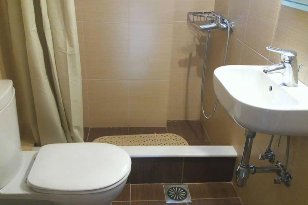 New, Bright, Cozy, Autonomous Apartment With Private Entrance And Garden, 42 M2, 5Min To The Beach And City Center Kalamata Luaran gambar