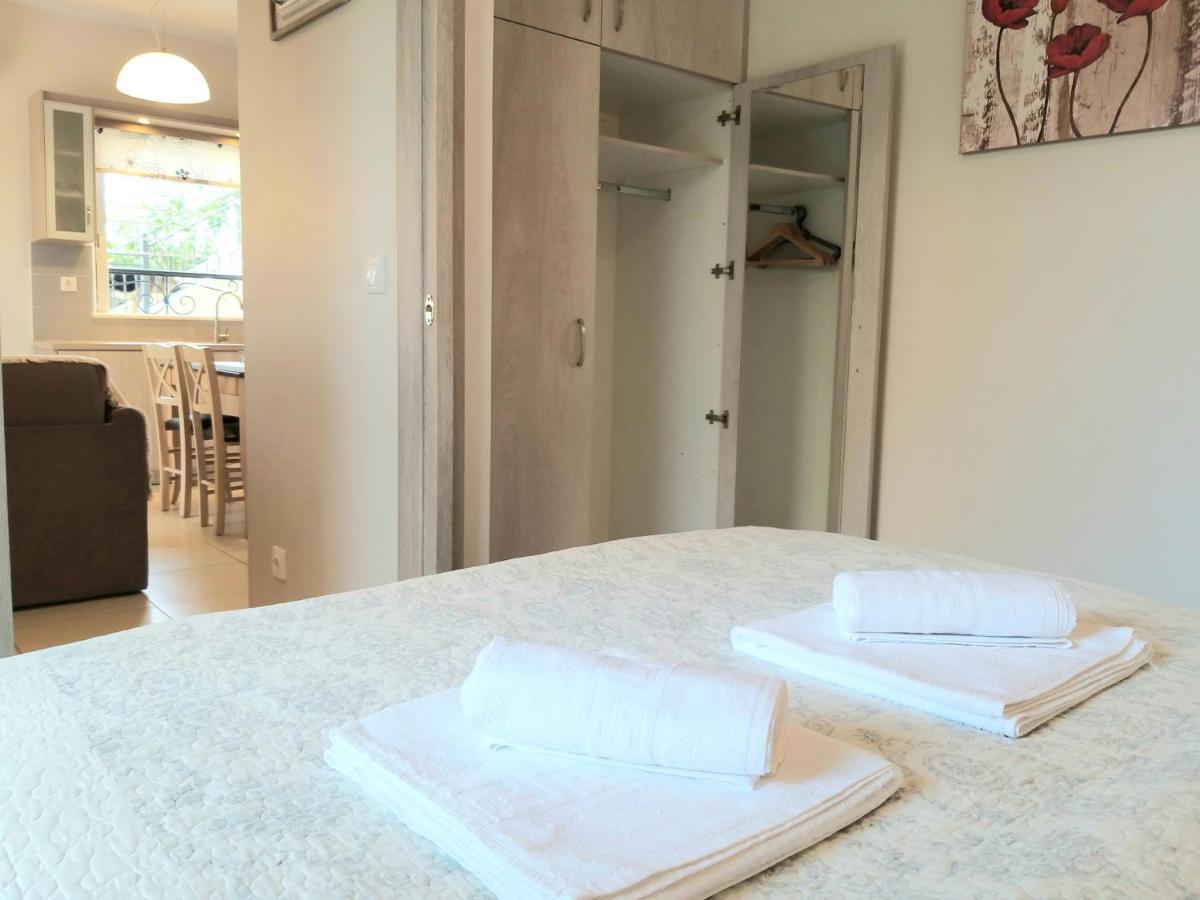 New, Bright, Cozy, Autonomous Apartment With Private Entrance And Garden, 42 M2, 5Min To The Beach And City Center Kalamata Luaran gambar